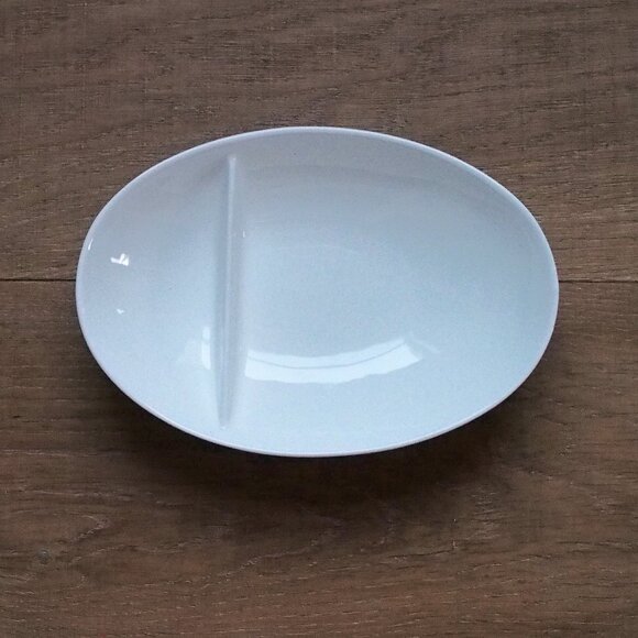 Maxwell Williams | White Oval Divided Serving Dish - Picture 1 of 2